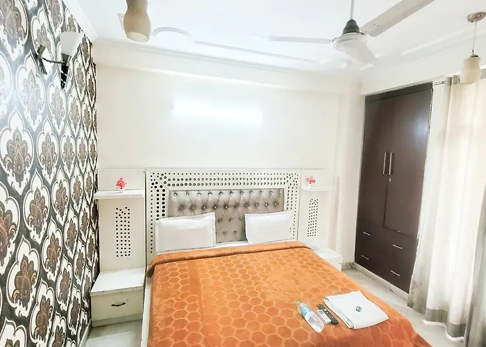 Roomshala 047 Hotel Jagannath - Chittaranjan Park